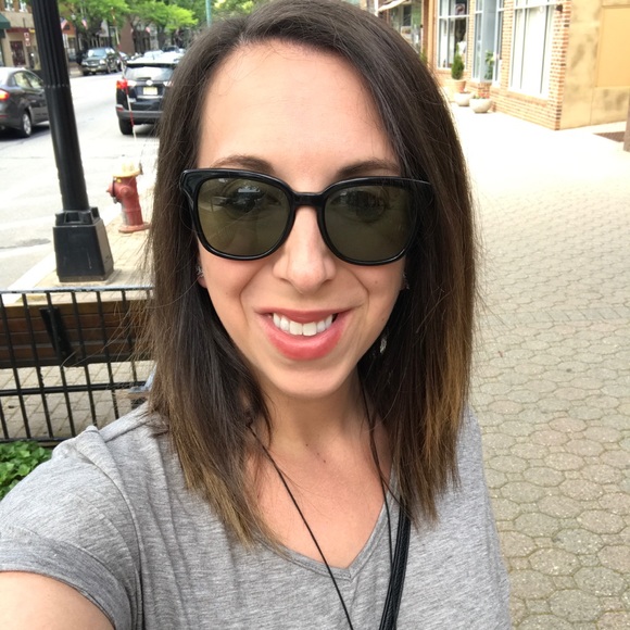 Meet your Posher, Jessica - Picture 1 of 1